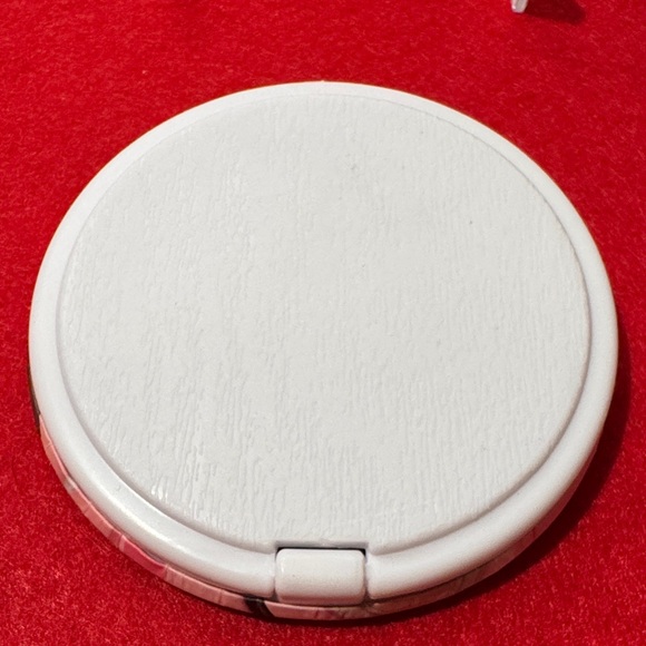 Chic Mirror Compact - Picture 3 of 3